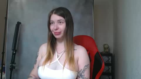 Snapshot of maryhotloves chatting on 14, 10, 2025 MaryHotLoves online show from 14, 10, 2025