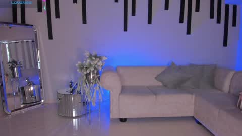 Snapshot of marylewis_ chatting on 6, 1, 2025 Mary online show from 6, 1, 2025