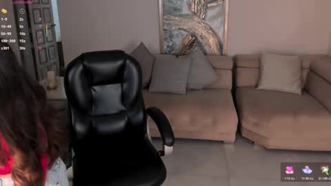 Snapshot of marylewis_ chatting on 5, 11, 2025 Mary online show from 5, 11, 2025