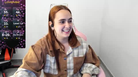 Snapshot of maryluna95 chatting on 4, 1, 2025 Dulce Maria online show from 4, 1, 2025