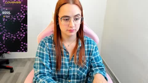 Snapshot of maryluna95 chatting on 5, 1, 2025 Dulce Maria online show from 5, 1, 2025