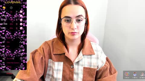 Snapshot of maryluna95 chatting on 6, 2, 2025 Dulce Maria online show from 6, 2, 2025