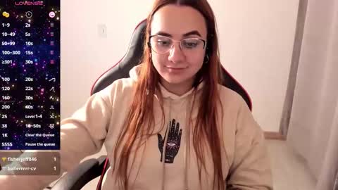 Snapshot of maryluna95 chatting on 28, 10, 2025 Dulce Maria online show from 28, 10, 2025