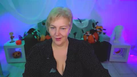 Snapshot of marymogan chatting on 4, 11, 2025 marymogan online show from 4, 11, 2025