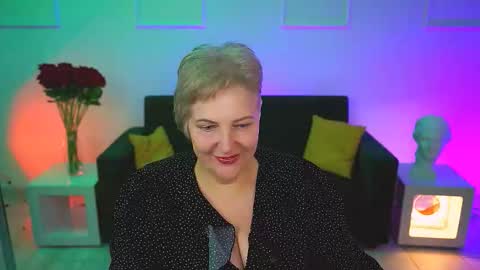 Snapshot of marymogan chatting on 11, 11, 2025 marymogan online show from 11, 11, 2025