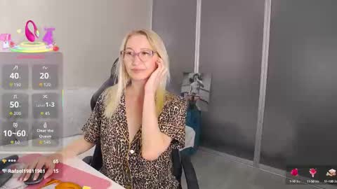 Snapshot of marysantamonika chatting on 8, 9, 2025 Mary online show from 8, 9, 2025