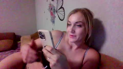 Snapshot of maryyemm chatting on 2, 1, 2025 maryyemm online show from 2, 1, 2025