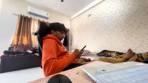 Snapshot of maskboyz2003 chatting on 13, 11, 2025 maskboyz2003 online show from 13, 11, 2025