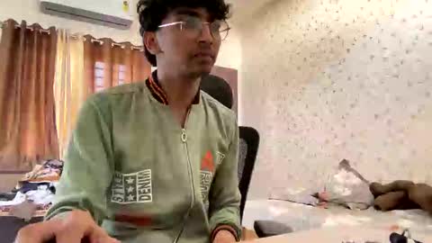 Snapshot of maskboyz2003 chatting on 15, 12, 2025 maskboyz2003 online show from 15, 12, 2025