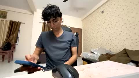 Snapshot of maskboyz2003 chatting on 18, 12, 2025 maskboyz2003 online show from 18, 12, 2025