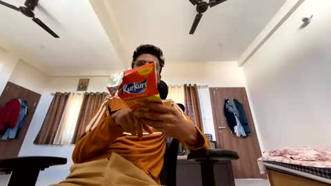 Snapshot of maskboyz2004 chatting on 16, 12, 2024 Mask Boy online show from 16, 12, 2024