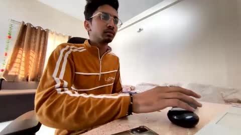 Snapshot of maskboyz2004 chatting on 17, 12, 2024 Mask Boy online show from 17, 12, 2024