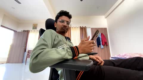 Snapshot of maskboyz2004 chatting on 19, 12, 2024 Mask Boy online show from 19, 12, 2024