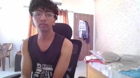 Snapshot of maskboyz2004 chatting on 14, 10, 2025 Mask Boy online show from 14, 10, 2025