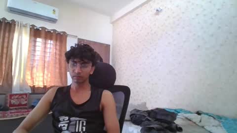 Snapshot of maskboyz2004 chatting on 15, 10, 2025 Mask Boy online show from 15, 10, 2025