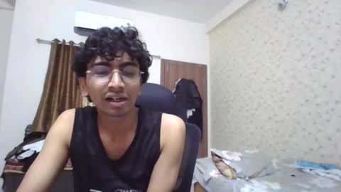 Snapshot of maskboyz2004 chatting on 15, 10, 2025 Mask Boy online show from 15, 10, 2025