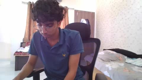 Snapshot of maskboyz2004 chatting on 18, 10, 2025 Mask Boy online show from 18, 10, 2025