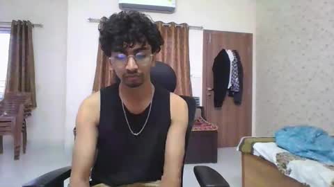 Snapshot of maskboyz2004 chatting on 26, 10, 2025 Mask Boy online show from 26, 10, 2025