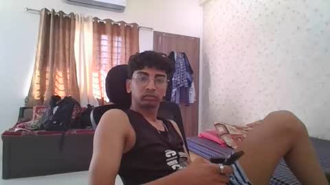 Snapshot of maskboyz2004 chatting on 5, 11, 2025 Mask Boy online show from 5, 11, 2025