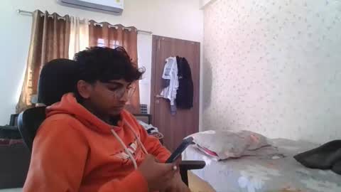 Snapshot of maskboyz2004 chatting on 13, 11, 2025 Mask Boy online show from 13, 11, 2025