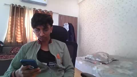 Snapshot of maskboyz2004 chatting on 14, 11, 2025 Mask Boy online show from 14, 11, 2025