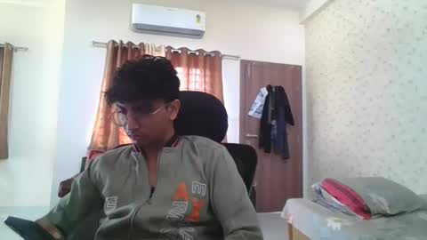 Snapshot of maskboyz2004 chatting on 23, 11, 2025 Mask Boy online show from 23, 11, 2025