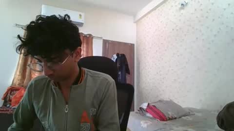 Snapshot of maskboyz2004 chatting on 24, 11, 2025 Mask Boy online show from 24, 11, 2025