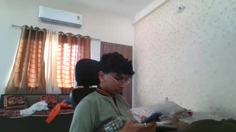 Snapshot of maskboyz2004 chatting on 29, 11, 2025 Mask Boy online show from 29, 11, 2025