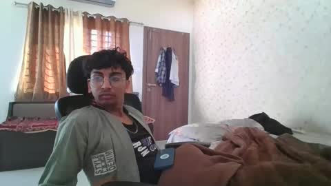 Snapshot of maskboyz2004 chatting on 4, 12, 2025 Mask Boy online show from 4, 12, 2025