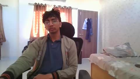 Snapshot of maskboyz2004 chatting on 14, 12, 2025 Mask Boy online show from 14, 12, 2025