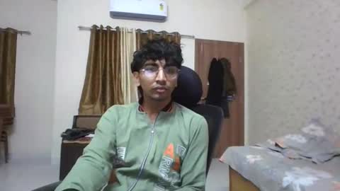 Snapshot of maskboyz2004 chatting on 14, 12, 2025 Mask Boy online show from 14, 12, 2025