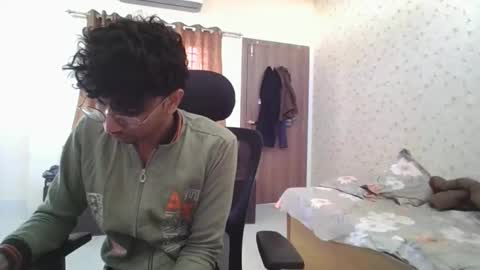 Snapshot of maskboyz2004 chatting on 15, 12, 2025 Mask Boy online show from 15, 12, 2025