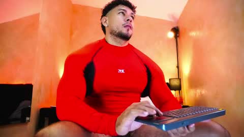 Snapshot of massimowalton2 chatting on 25, 5, 2026 massimowalton2 online show from 25, 5, 2026