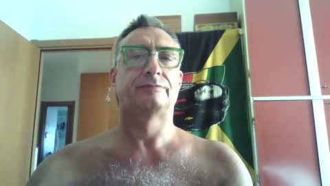 Snapshot of massimoxsempre chatting on 11, 10, 2025 massimoxsempre online show from 11, 10, 2025