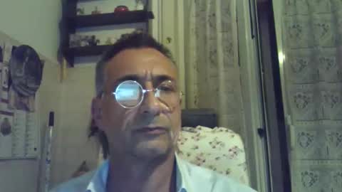 Snapshot of massimoxsempre chatting on 15, 10, 2025 massimoxsempre online show from 15, 10, 2025