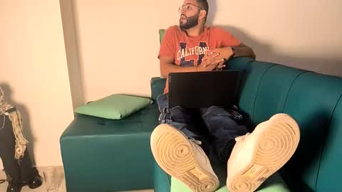 Snapshot of masterbear01 chatting on 20, 10, 2025 Alex online show from 20, 10, 2025