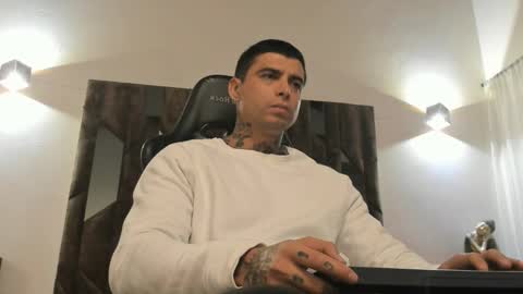 mateo_dilucajs1 online show from 19, 11, 2025