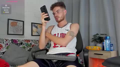 Snapshot of mateo_hunter chatting on 14, 12, 2025 MATEO HUNTER online show from 14, 12, 2025