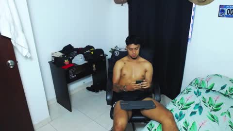 Snapshot of matias_bianco01 chatting on 5, 1, 2025 matias online show from 5, 1, 2025