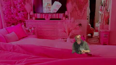 Snapshot of matrixprincess chatting on 27, 10, 2025 MOLLY MILLS online show from 27, 10, 2025