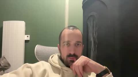 Snapshot of matthias24 chatting on 19, 12, 2025 M online show from 19, 12, 2025