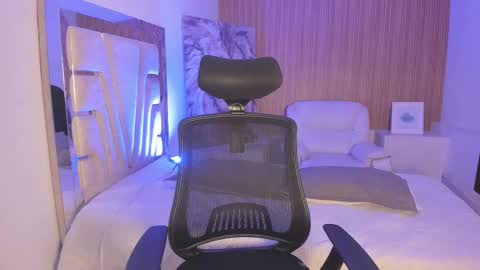 Snapshot of mattthompsonn chatting on 24, 11, 2025 Matt online show from 24, 11, 2025