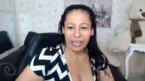 Snapshot of mature_martina_ chatting on 8, 6, 2026 Martina online show from 8, 6, 2026