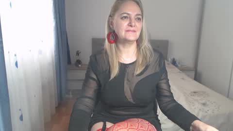 Snapshot of maturediana chatting on 27, 2, 2025 maturediana online show from 27, 2, 2025