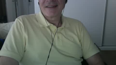 maturehotman online show from 4, 1, 2025