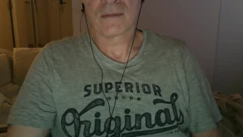 maturehotman online show from 6, 1, 2025