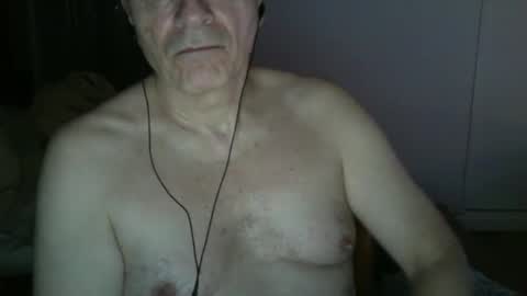 maturehotman online show from 11, 1, 2025