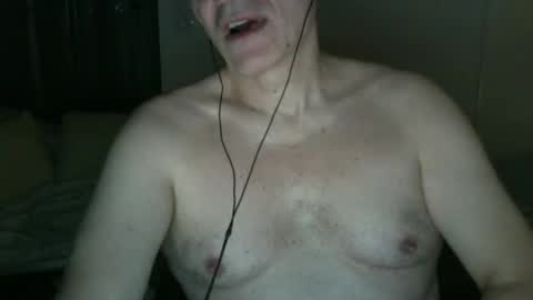 maturehotman online show from 4, 2, 2025