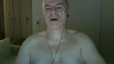 maturehotman online show from 1, 3, 2025