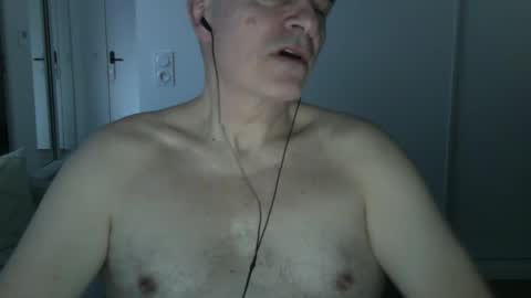 maturehotman online show from 2, 3, 2025